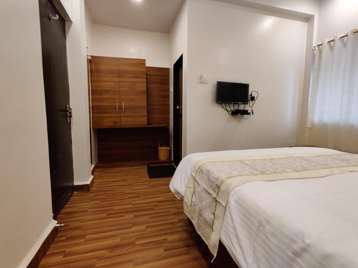Hotel Surya Grande Kudal  ภายนอก รูปภาพ