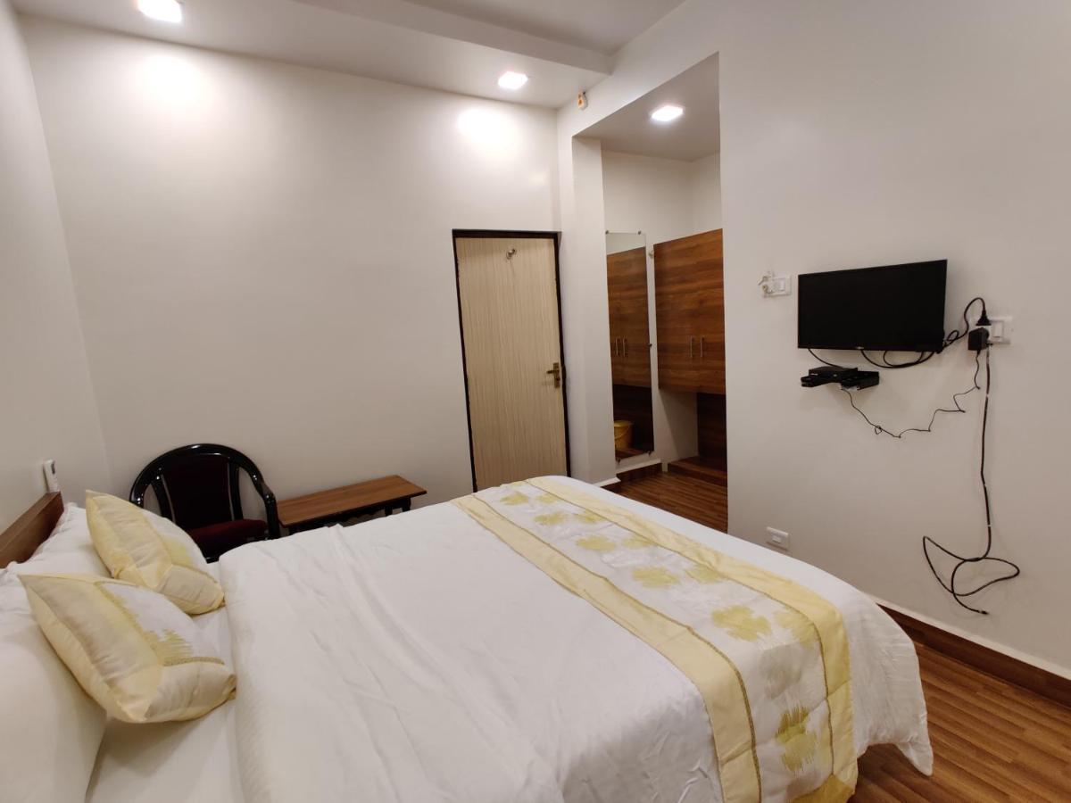Hotel Surya Grande Kudal  ภายนอก รูปภาพ