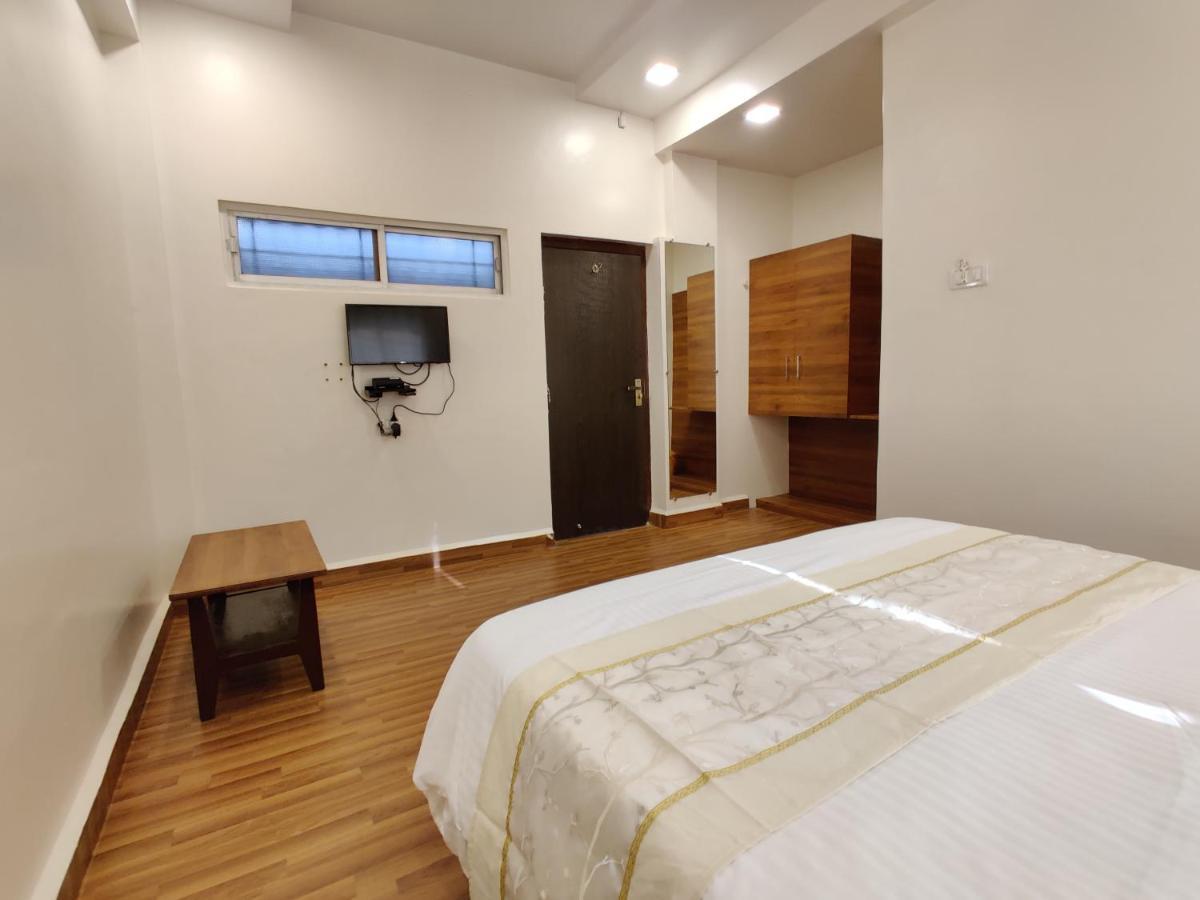 Hotel Surya Grande Kudal  ภายนอก รูปภาพ